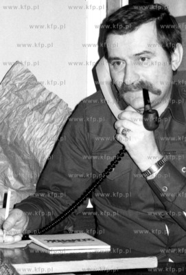 Lech Walesa rozmawia przez telefon.
1981
Fot. Leonard...