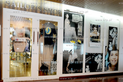 Gdynia. Do nabrzeza w Baltyckim Terminalu Kontenerowym...