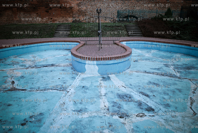 Kujawsko Pomorskie, miasto Torun. Nz. Plac zabaw przy...