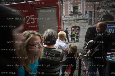 Pozar w piwnicach zabytkowej Gdanskiej Zbrojowni w...