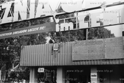 Strajk w Stoczni Gdanskiej im Lenina. Nz. tablice z...