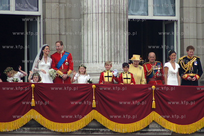 Londyn. Ksiaze William i ksiezna Kate (Middleton) oraz...