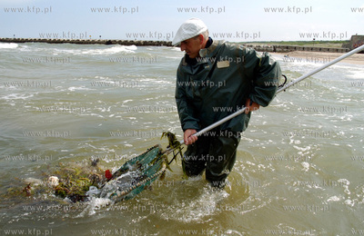 Piotr Grochala z Ustki zajmuje sie zawodowo polawianiem...