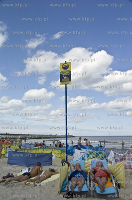 Na plazy wschodniej w Ustce pojawily sie znaki ostrzegajace...