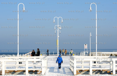 Sopot. Zimowa sceneria na plazy i sopockim molo. 16.02.2012...