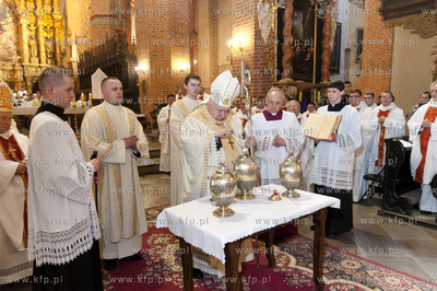 Wielki Czwartek, Msza Krzyzma w katedrze pelplinskiej...