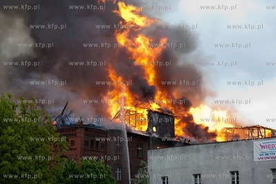 Pozar zabytkowego mlyna w Starogardzie Gdanskim. 26.05.2013...