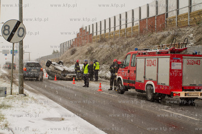 Gdansk. Wypadek na al. Armii Krajowej przy zjezdzie...