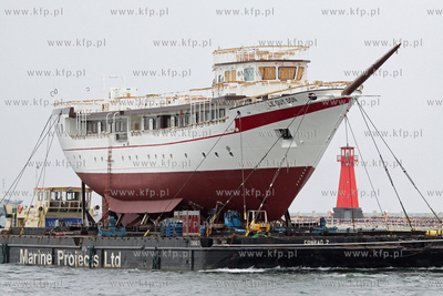 Transport kadluba do portu wewnetrzego w Gdansku szkolnego...