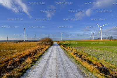 Elektrownia wiatrowa w okolicy Wladyslawowa. 06.01.2015...