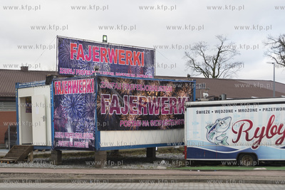 Sylwester. Sprzedaż fajerwerków w Chwaszczynie -...