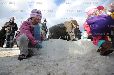 Gdynia, Bulwar Nadmorski. Festiwal rzezb lodowych....
