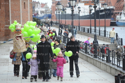 Prezydent Gdanska, Pawel Adamowicz, wraz z przedszkolakami...
