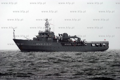 Okret ORP Kontradmiral Xawery Czernicki na morzu przed...