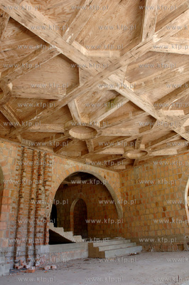 Wnetrze zamku w Lapalicach, polozonego miedzy Chmielnem...