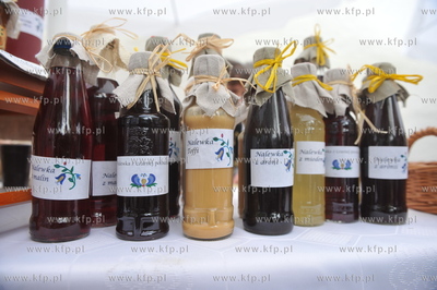 Pomorskie Swieto Produktu Tradycyjnego w Gdansku obok...