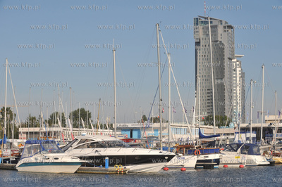 Gdynia. Basen jachtowy im. Generala Mariusza Zaruskiego....