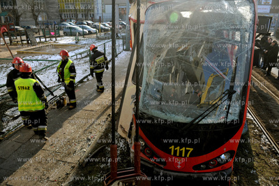 Ok. godz. 8:00, tramwaj nr 7, jadacy w kierunku Nowego...