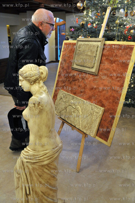 Wystawa rzezby w gipsie Marka Hiszpana Sulkowskiego...