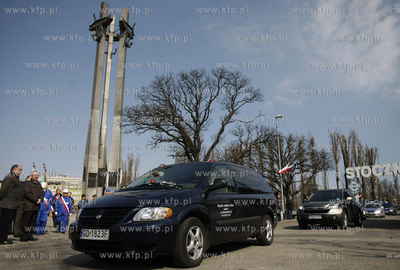 Gdansk. Trumna z cialem Macieja Plazynskiego przed...