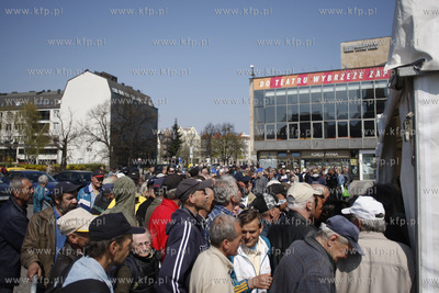 Gdansk. Targ Weglowy. Sniadanie wielkanocne dla potrzebujacych...