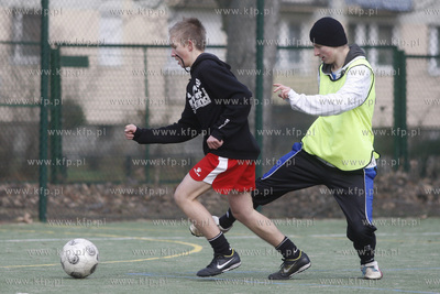 Gdansk Zaspa. Pilkarski turniej dzikich druzyn Do przerwy...