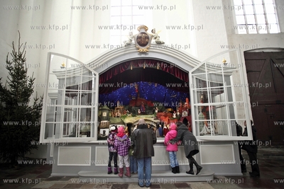 Ruchoma szopka bozonarodzeniowa w kosciele sw. Trojcy...