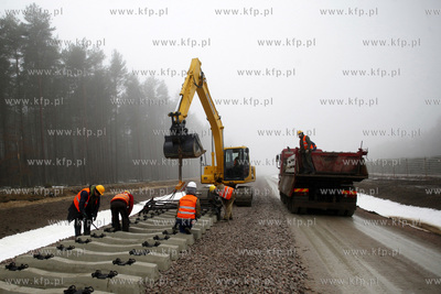 Ukladanie torow Pomorskiej Koleii Metropolitalnej na...