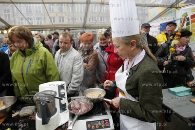 Wielki Show Kulinarny na Dlugim Targu w Gdansku. Wlodarze...
