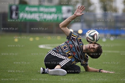 Gdansk Zaspa. Pilkarski turniej dzikich druzyn Do przerwy...