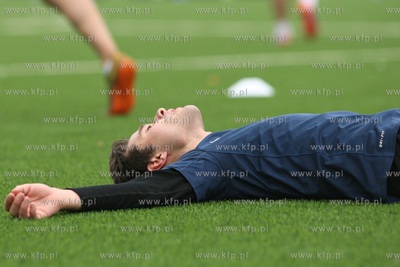 Gdansk Zaspa. Pilkarski turniej dzikich druzyn Do przerwy...