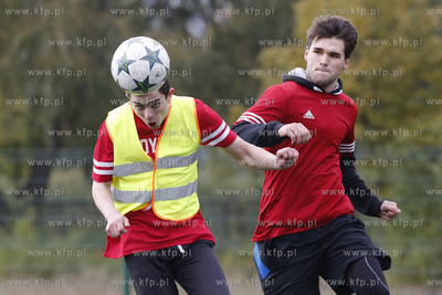 Gdansk Zaspa. Pilkarski turniej dzikich druzyn Do przerwy...