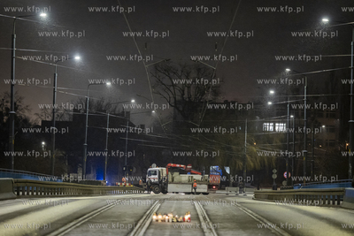 Most Siennicki.został zamknięty dla ruchu kołowego,...