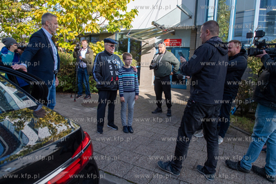 Gdańsk. Lech Wałęsa oddaje głos w wyborach parlamentarnych...