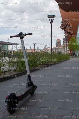 Forum Gdańsk. Hulajnoga elektryczna na minuty. 06.05.2019...