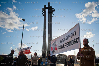 Gdansk. Happening przed Brama Historyczna nr 2 Stoczni...