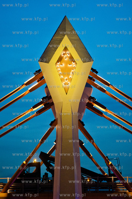 Gdansk. Oddany do uzytku, efektownie podswietlony most...