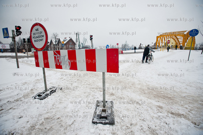 Gdansk. Zamkniety dla ruchu kolowego Zolty Wiadukt,...