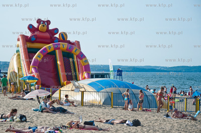 Gdansk. Wakacyjny, sloneczny dzien na plazy w Brzeznie.
Nz...