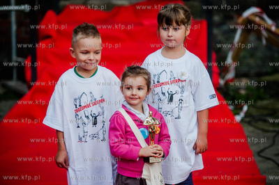 Gdansk. Podworko ulic Robotniczej i Jana z Kolna. Sasiedzi...