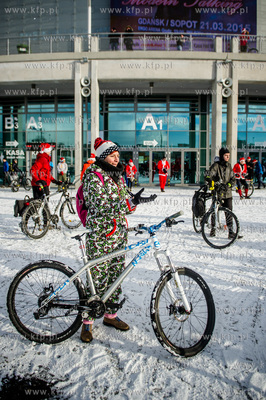 Gdansk. Parking pod Ergo Arena. Coroczna akcja Mikolaje...