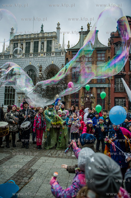 Gdansk. Wspolny przemarsz pod haslem Radoscia powitaj...