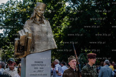 Gdansk. Orunia. Plac przy kosciele sw. Jana Bosko....