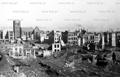 Gdansk po II  wojnie swiatowej. Na pierwszym planie...