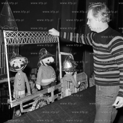 Próba sztuki Tygrysek i detektyw wg reżyserii Wiktora...