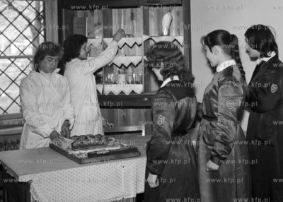 Zakupy w szkolnym sklepiku. 
1962
0008489z
Fot. Zbigniew...