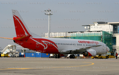 Gdansk, Rebiechowo. Nz.Boeing 737-45D linii Centralwings
REG.SP-LLF
07.03.2007
fot....