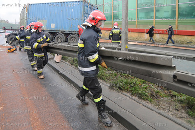 Gdynia. Z niewyjasnionych przyczyn samochod ciezarowy...