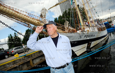 Gdynia. Poczatek rejsu na Jachcie Pogoria, zorganizowanego...