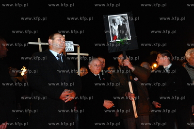 Warszawa. Pol roku po katastrofie w Smolensku pod Palacem...